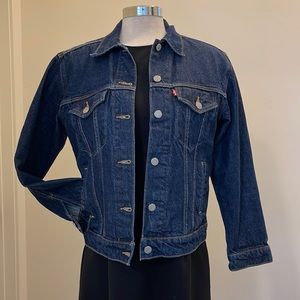 Levis Women Classic Jean Jacket in Resin Rinse size S